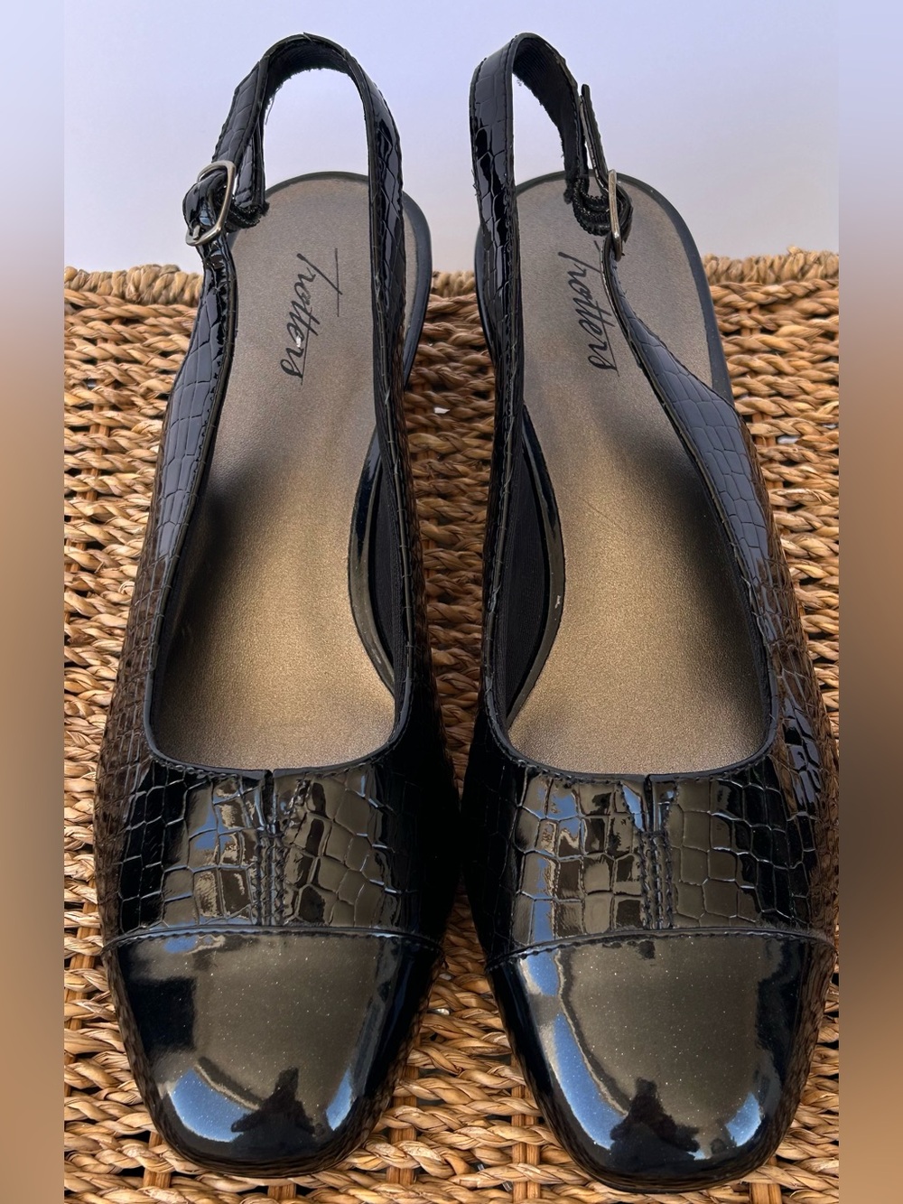 Trotters Women’s Dea Cap Toe Slingback Low Heel Croc Print & Patent‎ Size 9